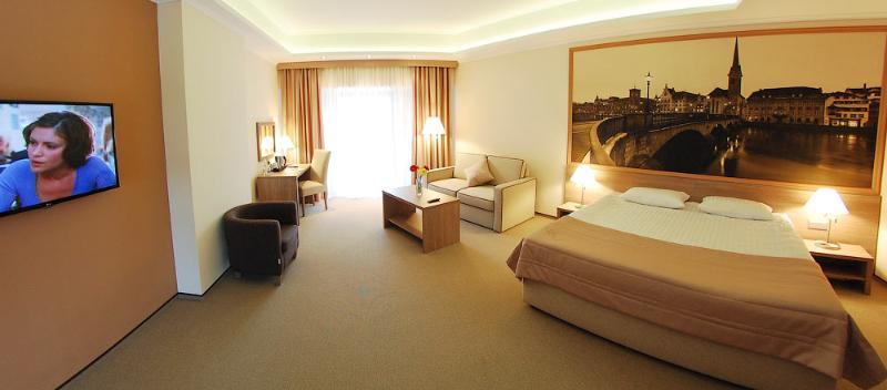 Rius Hotel Lviv Luaran gambar
